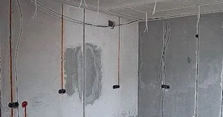 Прокладка кабеля в штробе в Кропоткине – расценки от 211 руб - ЭлектроКрп